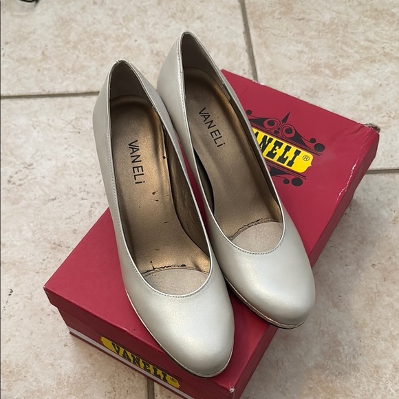 Vaneli Pearl Heels - Picture 1 of 6
